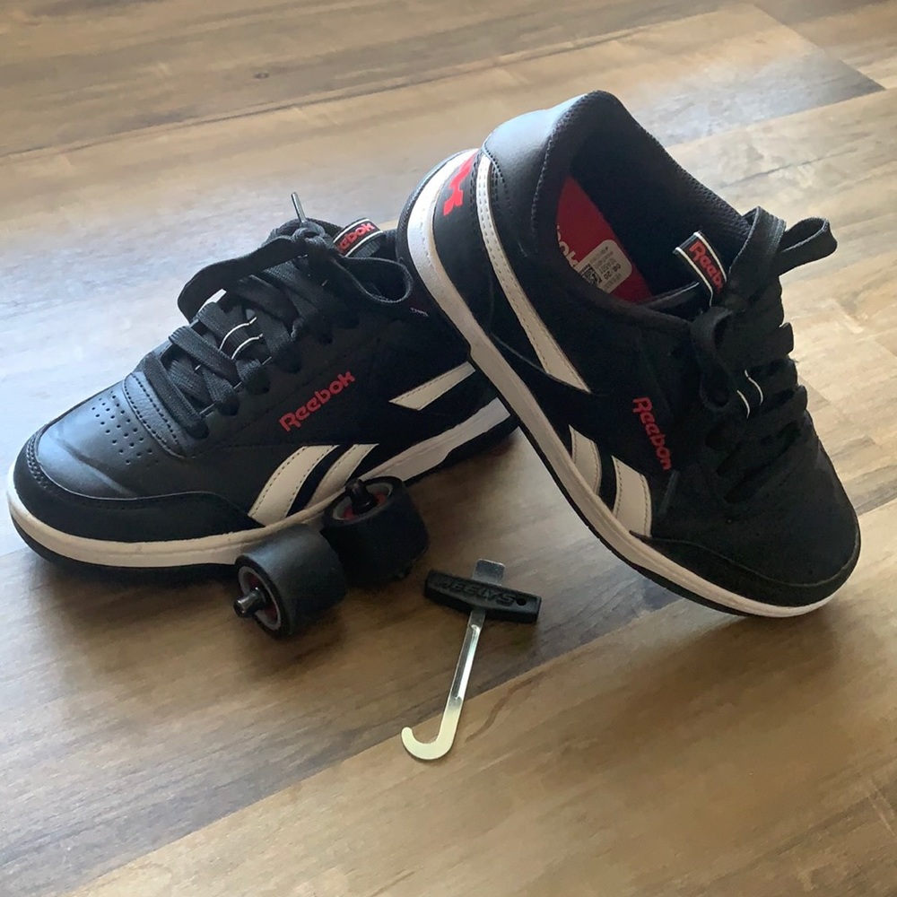 Reebok Heelys youth size 4 EUC